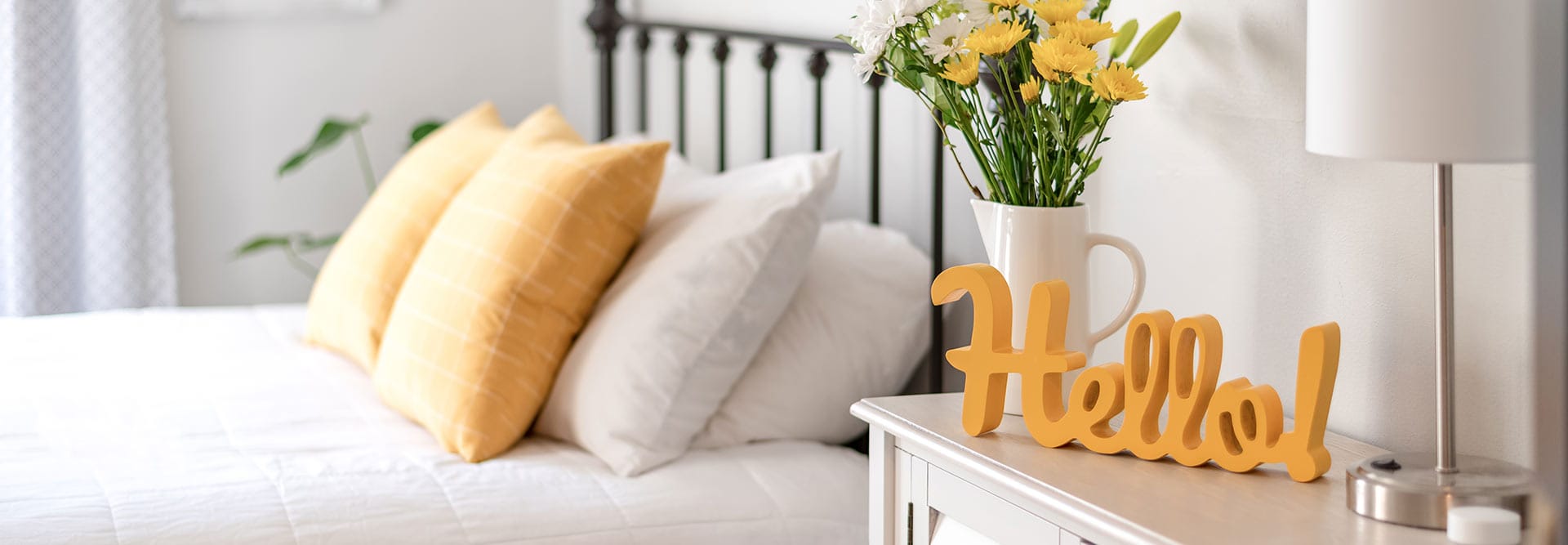 bedroom-with-yellow-flowers